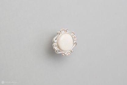 P41 мебельная ручка-кнопка венецианское серебро с керамической вставкой цвета слоновой кости с рисунком